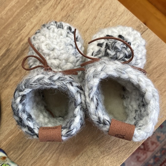 Wool shearling baby booties size 6-12 months - Picture 5 of 6
